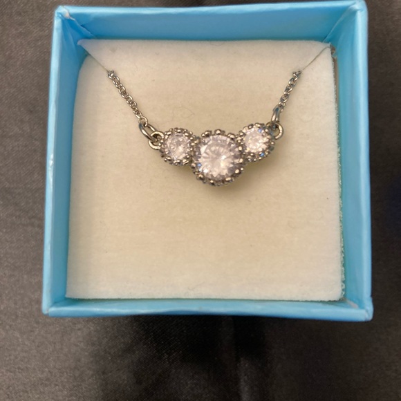 Avon Jewelry - Retro 1990s Avon three stone pendant necklace in Silvertone